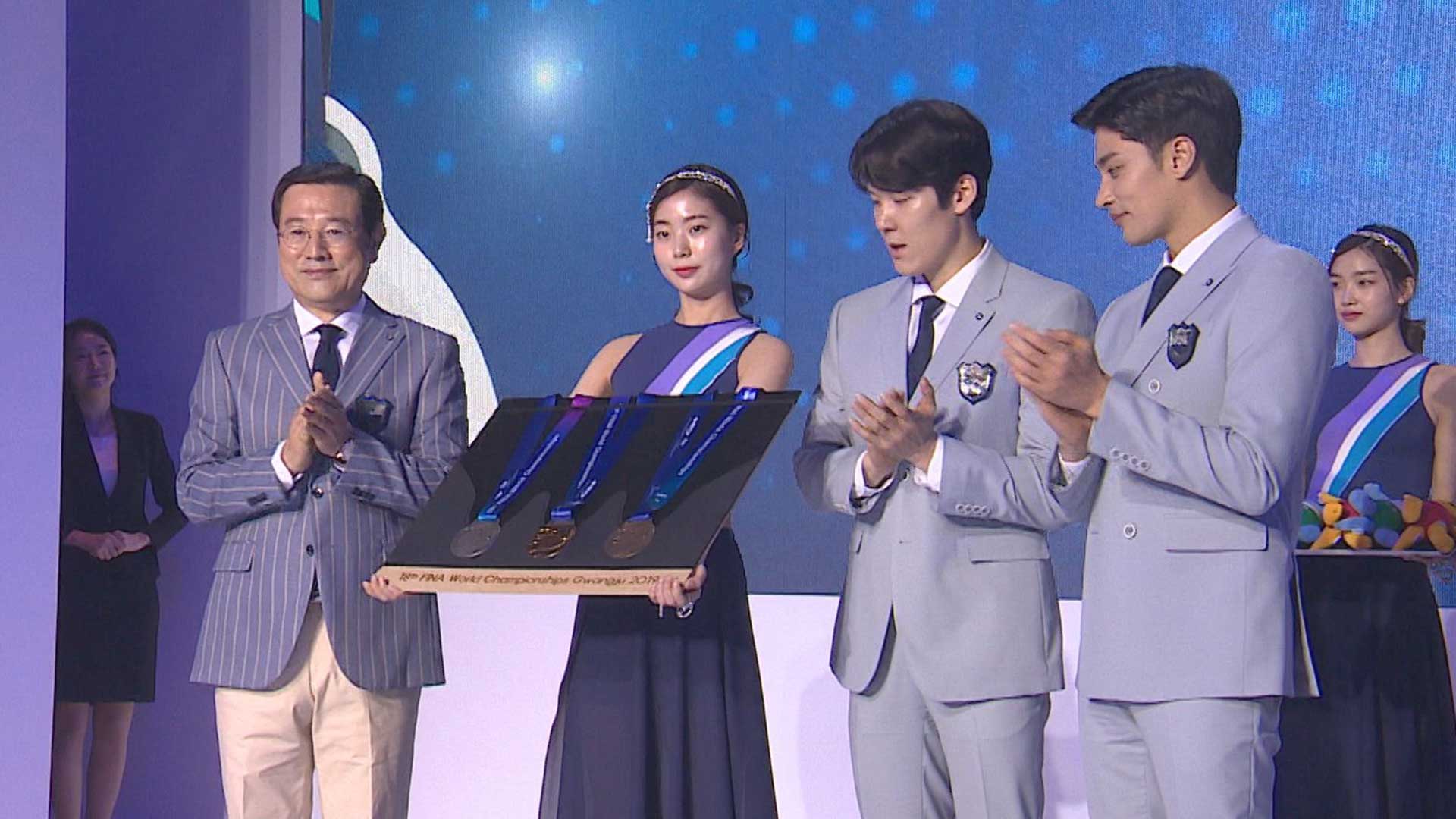 광주세계수영선수권대회 공식 유니폼·메달 공개