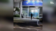 [영상]만취 중학생, 순찰차 위에서 190cm 막대 휘두르며 난동