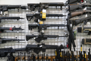美 총기업계, 자극적 판매 광고 논란