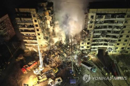 러 대규모 공습에 우크라 아파트 포격 피해 70여 명 사상