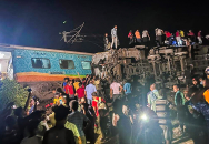 인도 열차 충돌 사고, 사망자 207명으로 늘어..부상자 850명