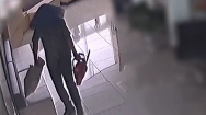 [영상]삿갓 쓴 은행털이범..3년 전 붙잡혔던 경찰에 또 체포