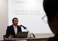 이화영 '법관 기피신청'에 '대북송금' 재판 중단