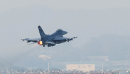 주한미군 F-16 전투기 서해 추락..조종사 무사 탈출