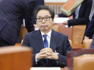 박영유 대유위니아 회장, 피의자 신분으로 검찰 소환 조사