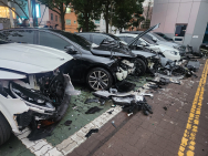 부산 서구청 주차장서 차량 돌진 사고..2명 다쳐