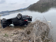 70대 부부 탄 차량, 호수 '추락'..1명 탈출·1명 구조