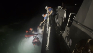 [영상] 야간 패들보드 타다 바다에 빠진 20대 시민이 구조