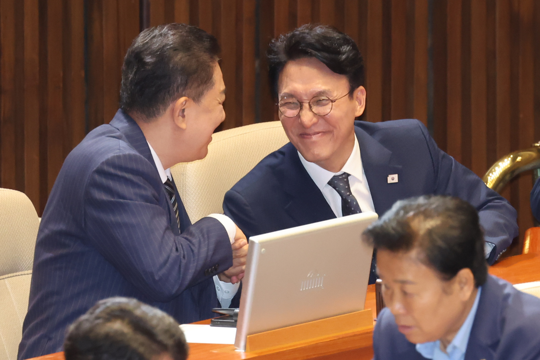 김민석 국무총리 인준안 국회 통과..국힘 '보이콧'