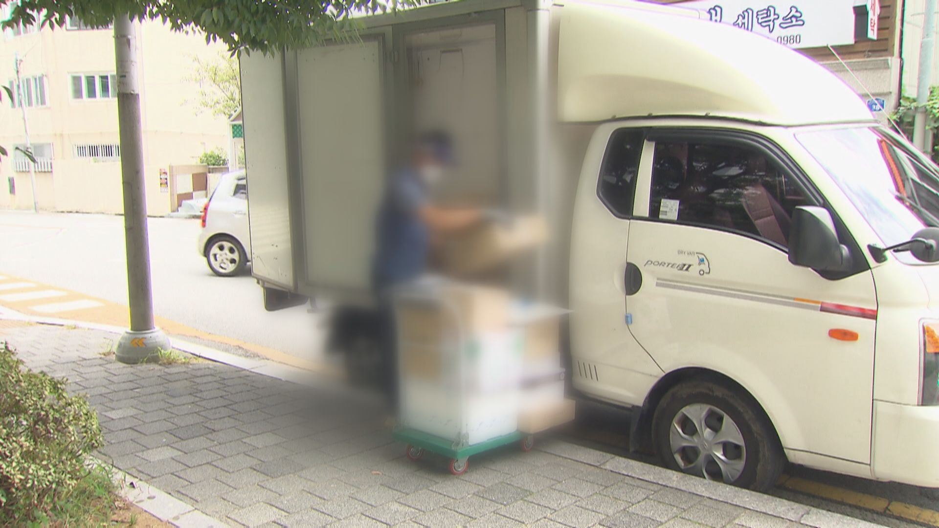 "배송하려면 10만 원"...택배기사에 통행료 걷는 아파트