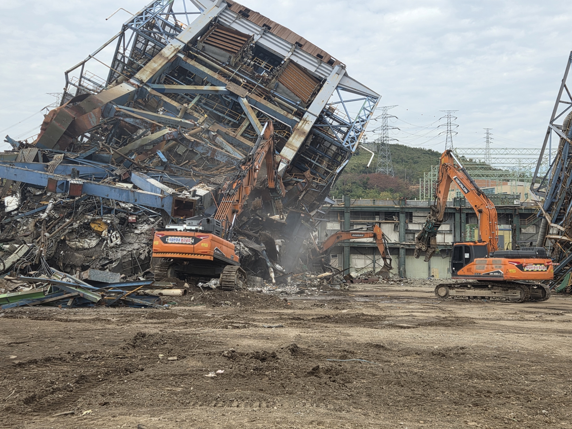 이재명 "울산화력 참사 송구…책임자 엄벌"