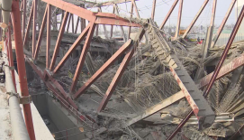 옥상 바닥판 타설 중 무게 못 이기고 붕괴...공법이 문제?