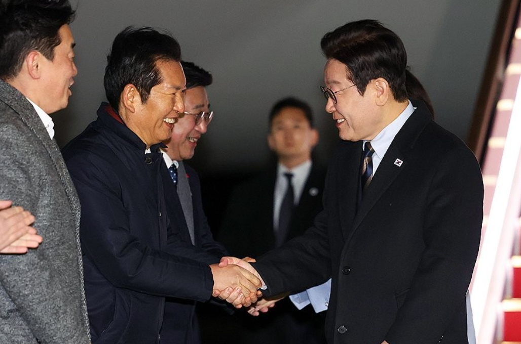 李대통령 "혹시 반명입니까"...정청래 "친명이고 친靑입니다"