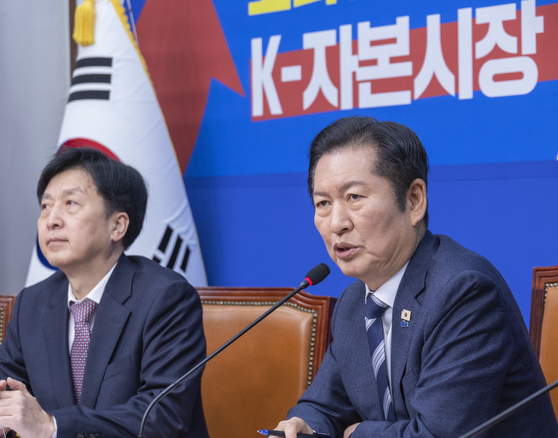 '정청래 핵심공약' 1인1표제, 좌초 두 달만 찬성 60%로 의결