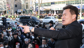 출연진 손절 이어 대관 취소까지...'전한길 콘서트' 킨텍스에서 못 연다