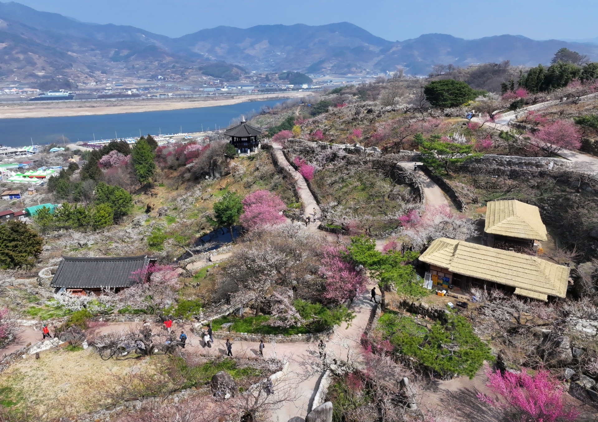 "토요일에도 15도 안팎 일교차 주의하세요"