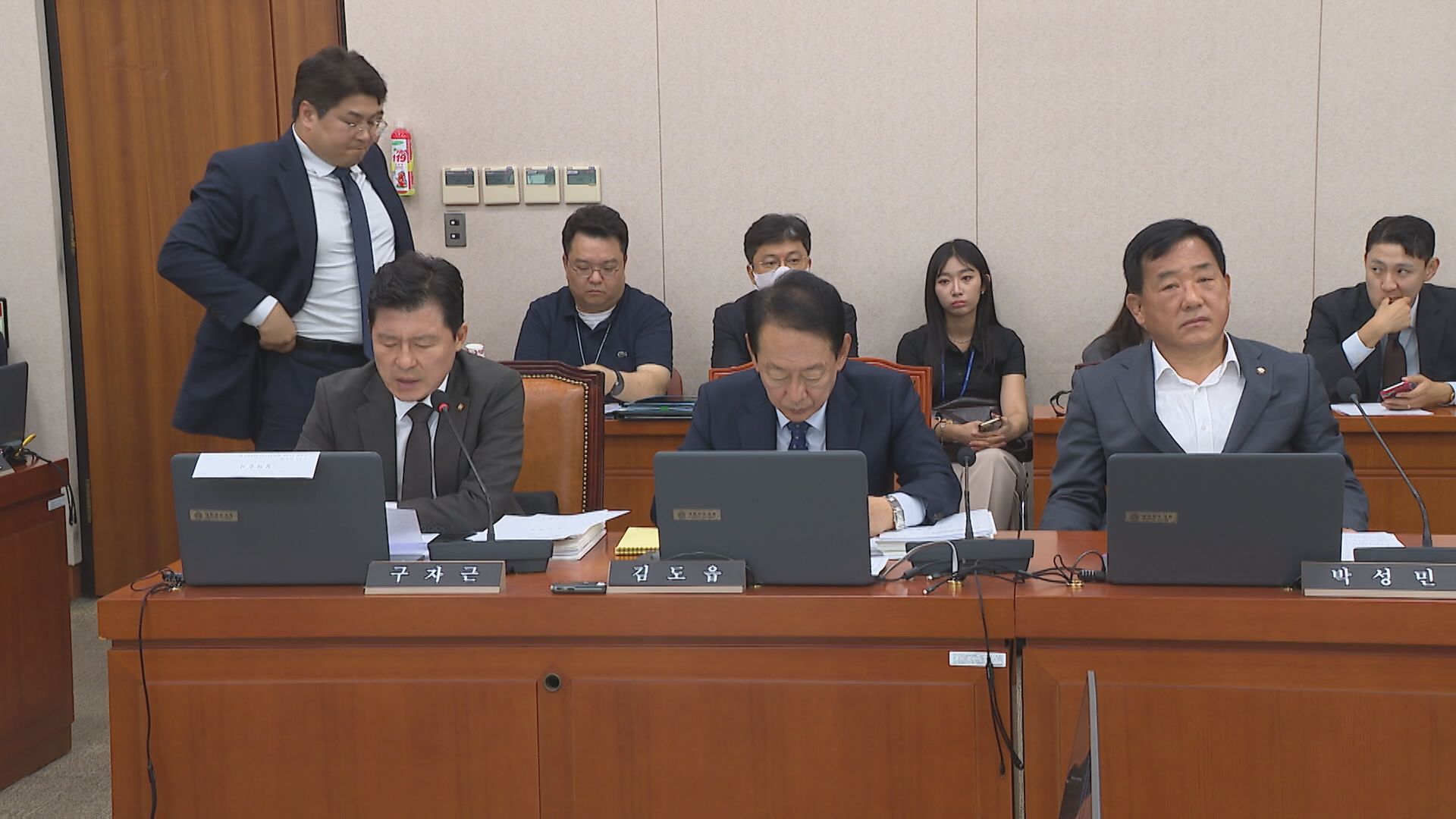 '세계가 반도체 패권 전쟁 중인데...' 기업 압박하는 국힘